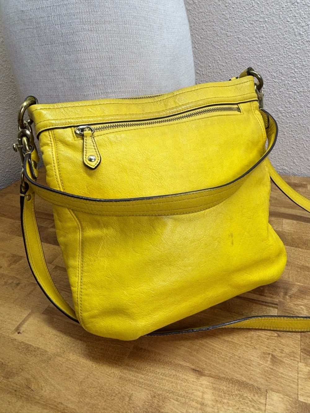 Coach Ashley Hippie Yellow Leather Shoulder Bag F20114 - Picture 6 of 16